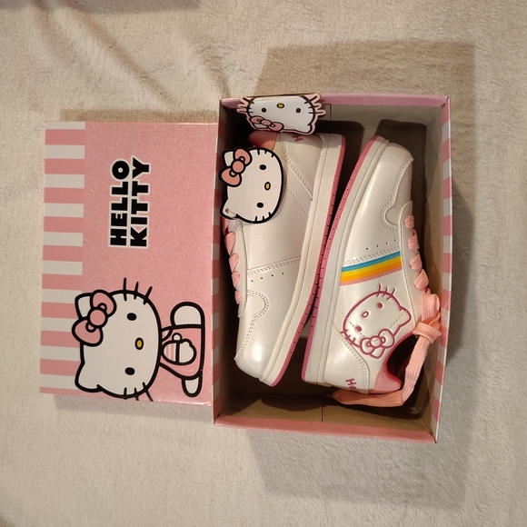 Hello Kitty Kids Shoes - Pink and White - Picture 2 of 4